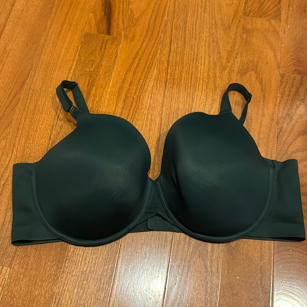 Cacique lightly lined full coverage bra 44DDD in solid emerald green